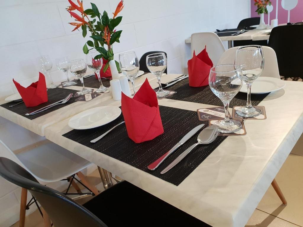 סובה Peninsula International Hotel מראה חיצוני תמונה